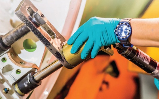 گیربکس انتقال قدرت در محیط های محدود جهت ترکمتر و مولتی پلایر مدل RAD - SDM - 10 LOW PROFILE ساخت راد کانادا